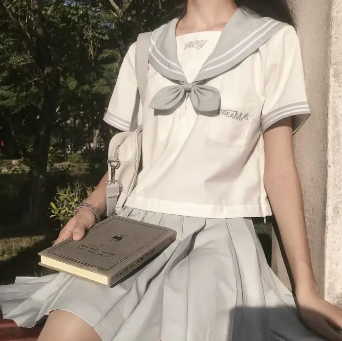 迪·卡瓦尔坎蒂海报
